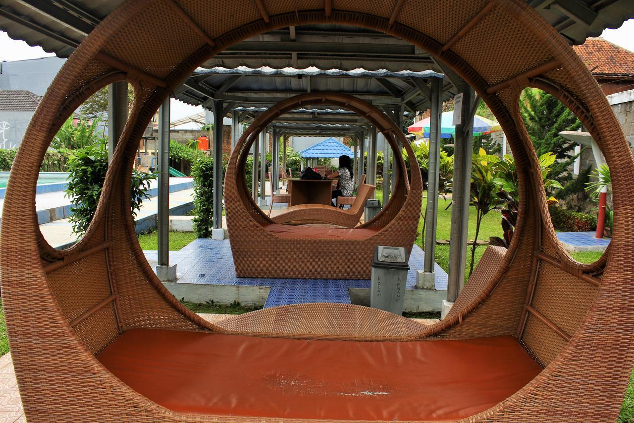 Reddoorz Hostel @ Dago 2 Bandung Esterno foto