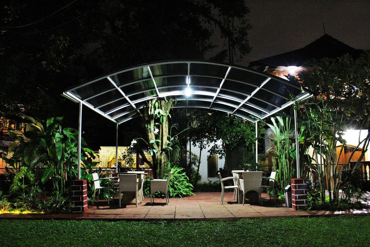 Reddoorz Hostel @ Dago 2 Bandung Esterno foto