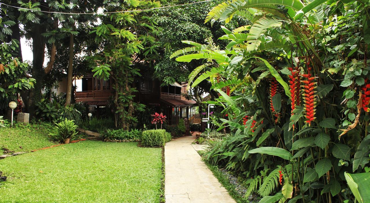 Reddoorz Hostel @ Dago 2 Bandung Esterno foto