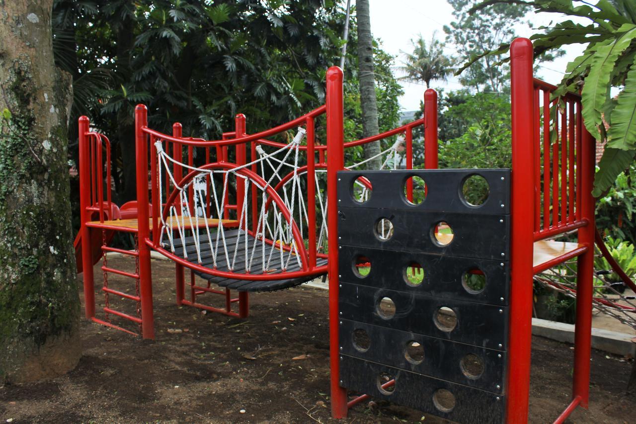 Reddoorz Hostel @ Dago 2 Bandung Esterno foto