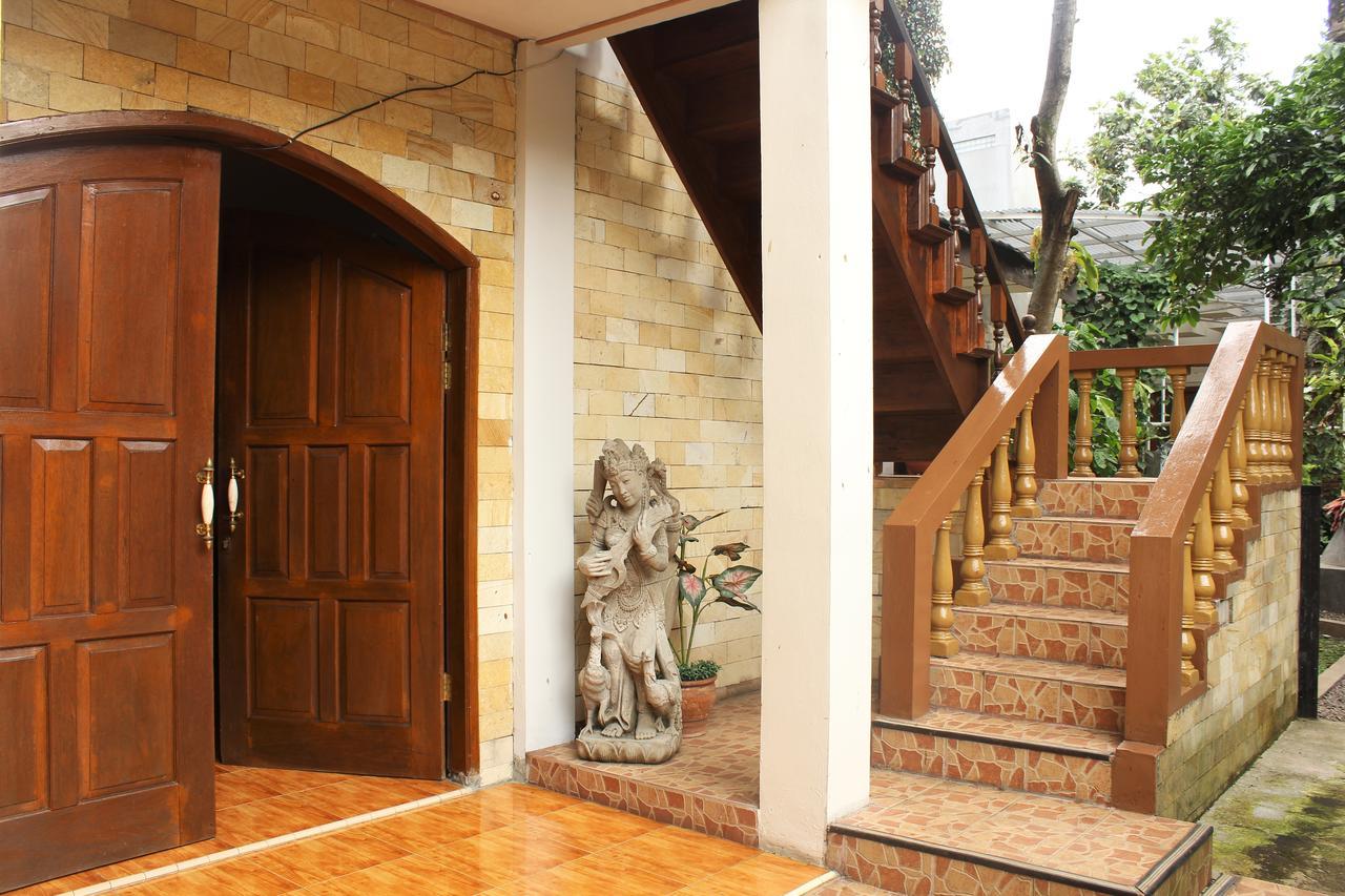 Reddoorz Hostel @ Dago 2 Bandung Esterno foto