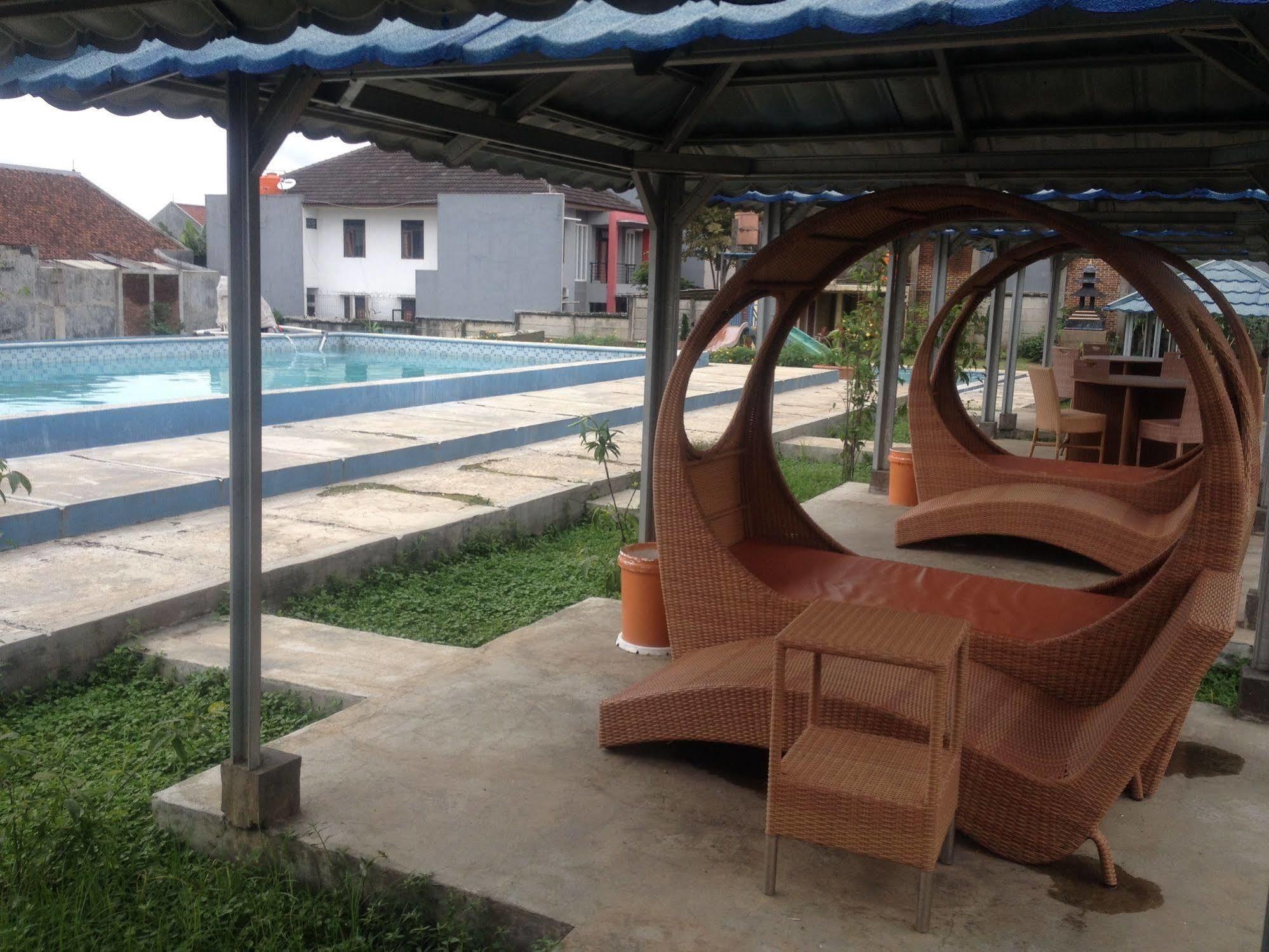 Reddoorz Hostel @ Dago 2 Bandung Esterno foto