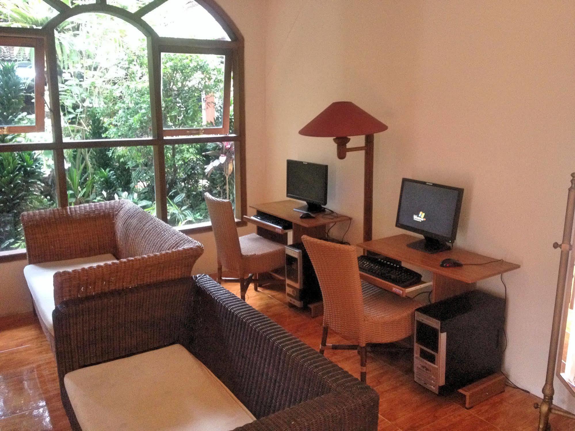 Reddoorz Hostel @ Dago 2 Bandung Esterno foto