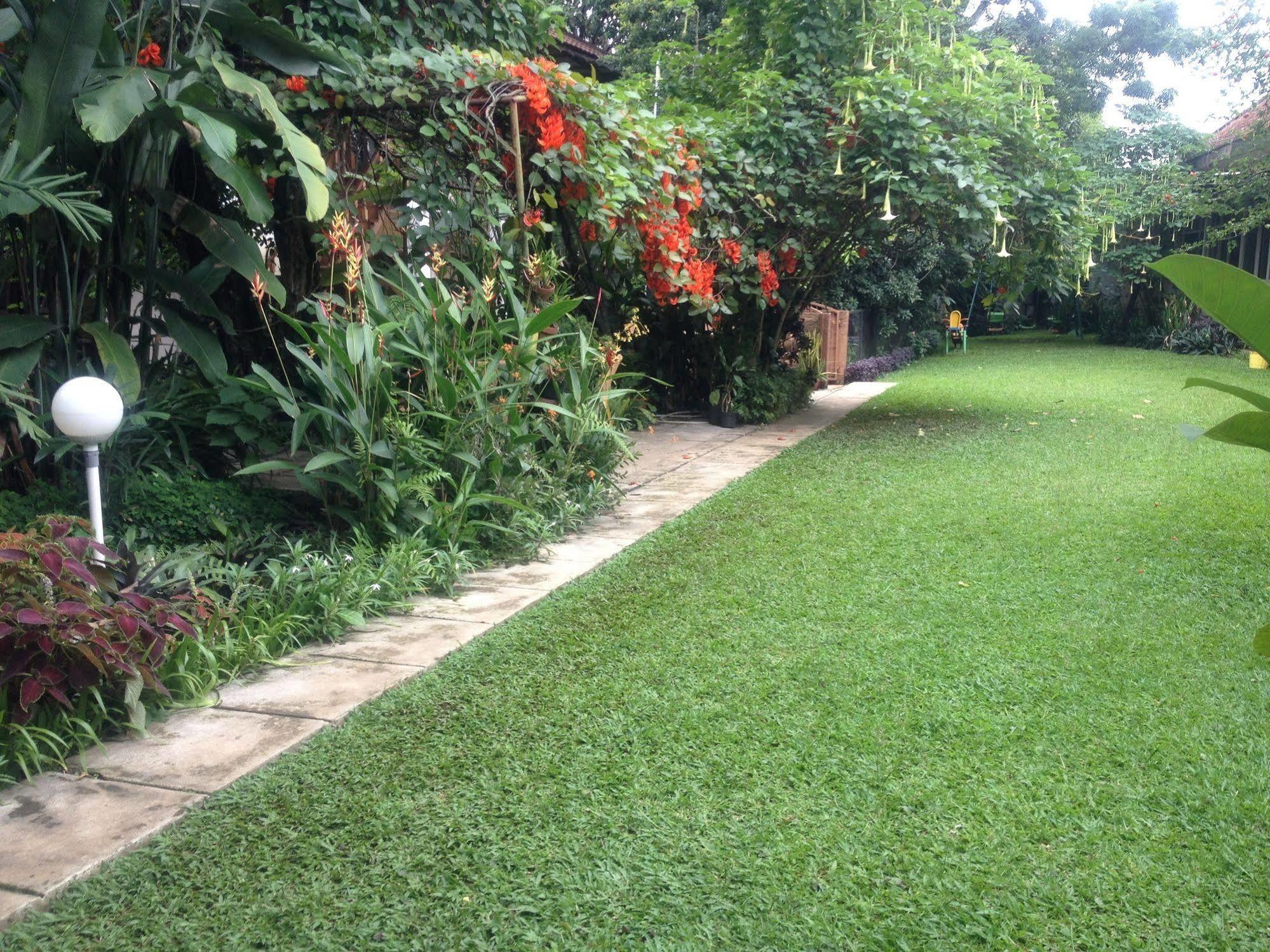 Reddoorz Hostel @ Dago 2 Bandung Esterno foto