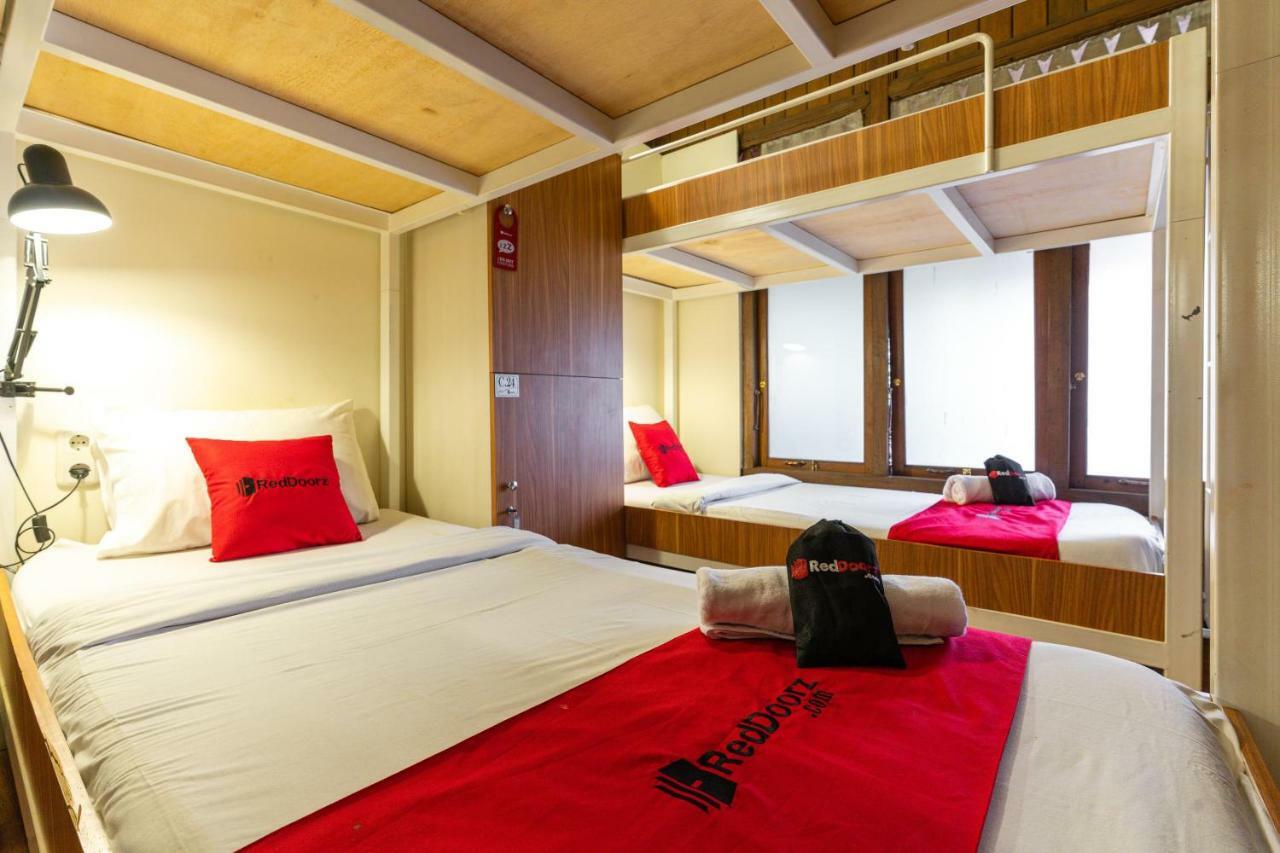 Reddoorz Hostel @ Dago 2 Bandung Esterno foto